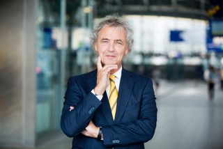 Roger Van Boxtel Stopt Als Voorzitter Stichting Mr. J.C. Bloem-Poëzieprijs